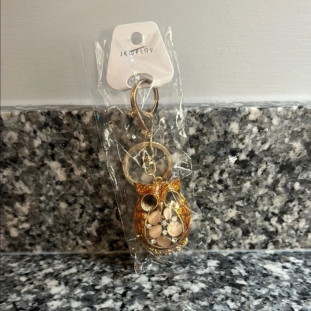 Gold and Cream Fashion Owl Keychain